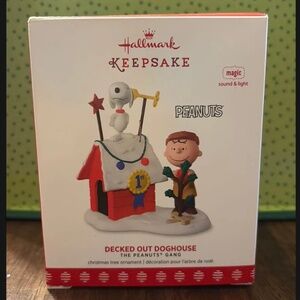 Hallmark Peanuts “Decked Out Doghouse” Ornament
